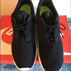 Nike Tanjun tennis shoes “like new”